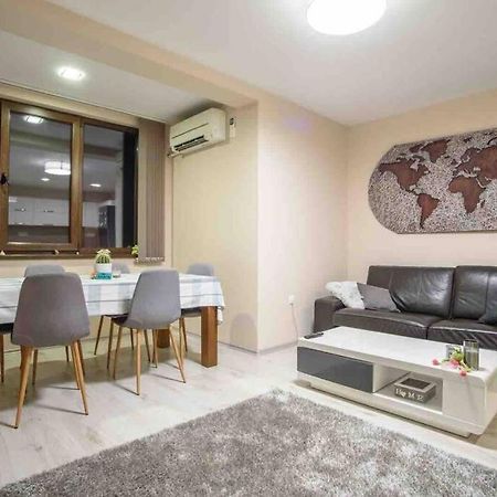 Sunny Spacious Apartment In A Great Location Kazanlak Luaran gambar
