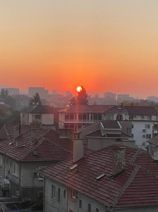 Sunny Spacious Apartment In A Great Location Kazanlak Luaran gambar